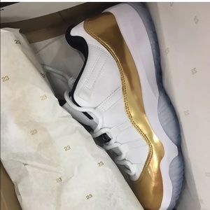 Retro size 7 jordans gold Olympic mens