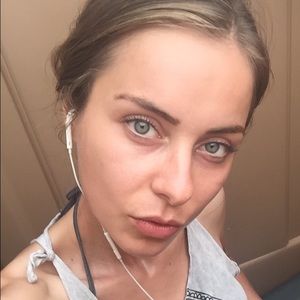 Meet your Posher, Teodora