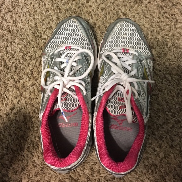 Women's Mizuno shoes