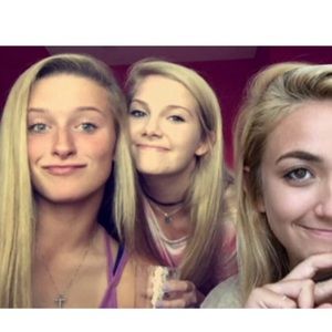 Meet your Posher, Caitlin