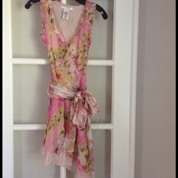 Fun flirty guess dress - Picture 1 of 4