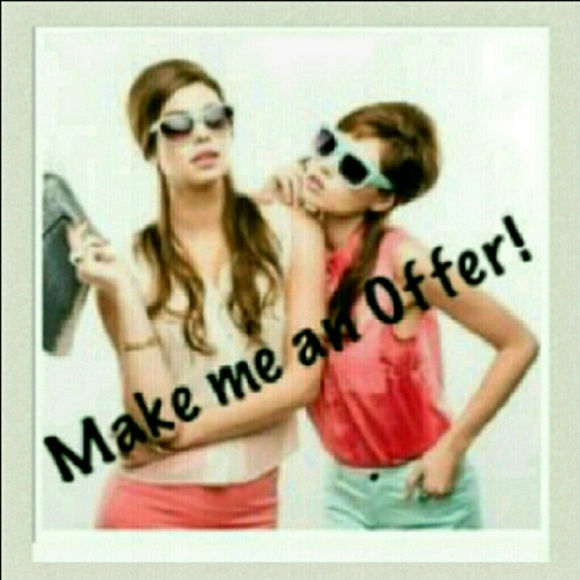 MEET YOUR POSH AMBASSADOR BRIGITTE ;) - Picture 2 of 8