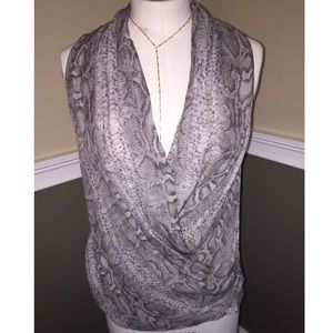 Michael Kors blouse 🙋🏼💁🏻 classy and pretty😍