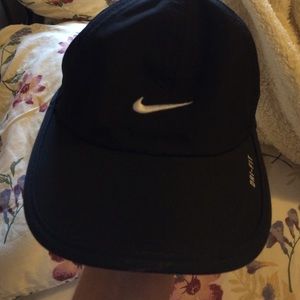black nike hat