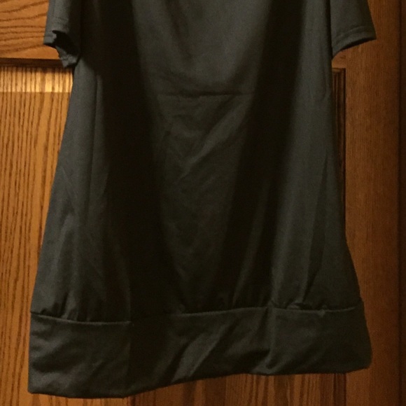 💥DONATING 6/25💥NWOT Open shoulder blouse 22/24 - Picture 3 of 4