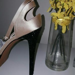 Halston black and cream high heels