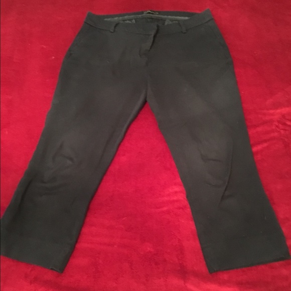Black Capri pants