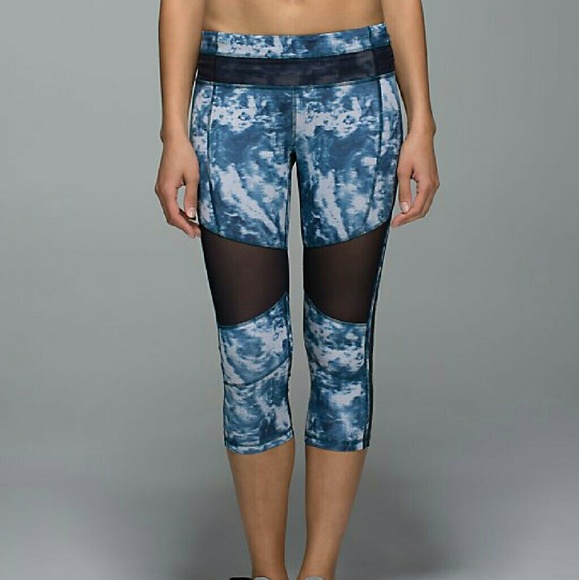 Lululemon Mesh with me crops sz 4like new! - Picture 1 of 4
