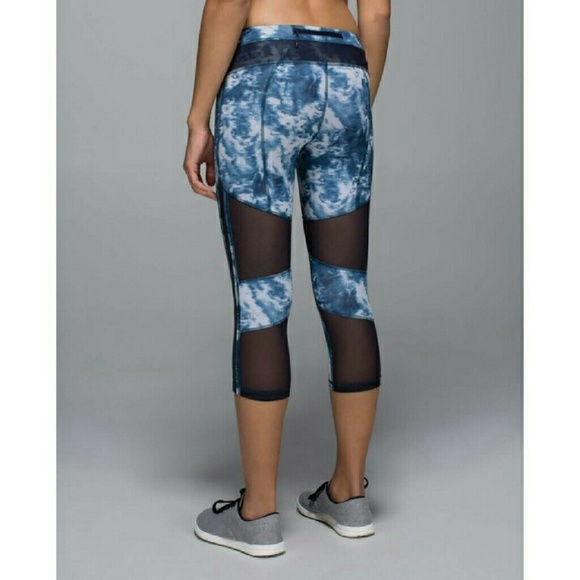Lululemon Mesh with me crops sz 4like new! - Picture 2 of 4