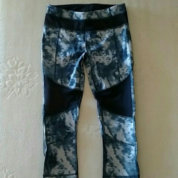 Lululemon Mesh with me crops sz 4like new! - Picture 3 of 4