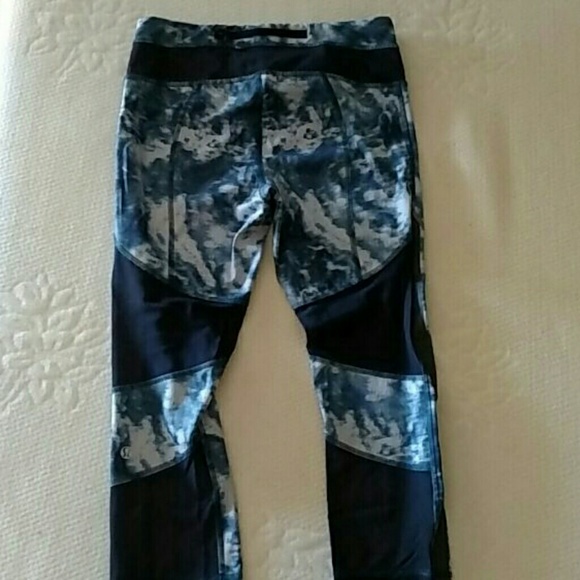 Lululemon Mesh with me crops sz 4like new! - Picture 4 of 4