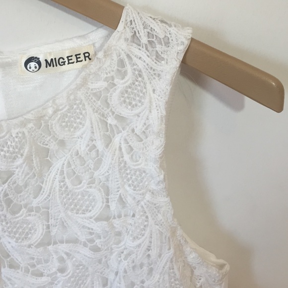 White lace tank!💐💗 - Picture 2 of 3