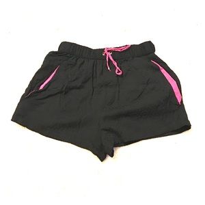 Black shorts with pink detailed pockets