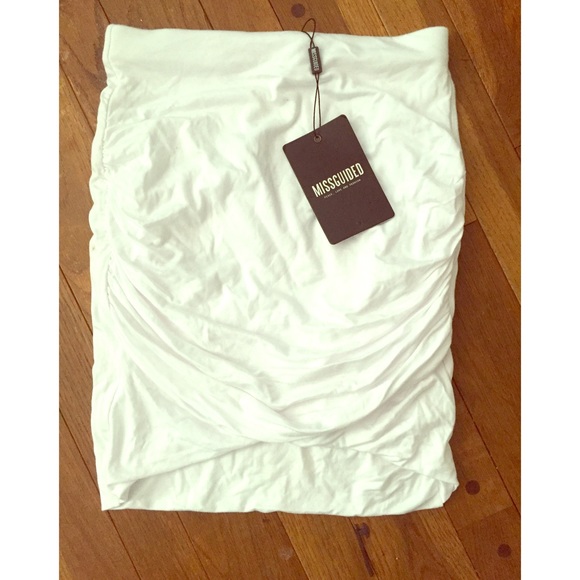 MISSGUIDED WHITE MINI SKIRT