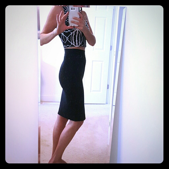 Black tight high wasted skirt