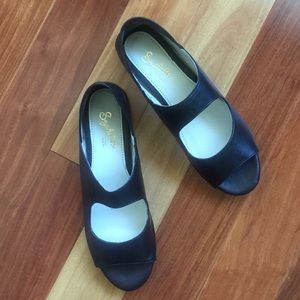 SEYCHELLES Black leather sandals