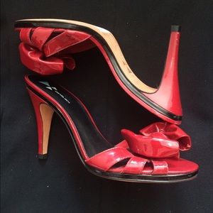 DaniBlack Red Patent Leather Heels with Bow