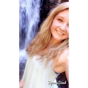 Meet your Posher, Alexis