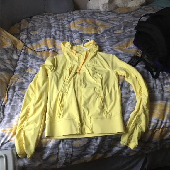 Lulu lemon running/rain jacket yellow