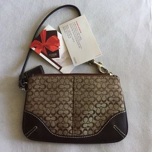 SALE ON BUNDLES! Coach Wristlet 😍 Brand new!