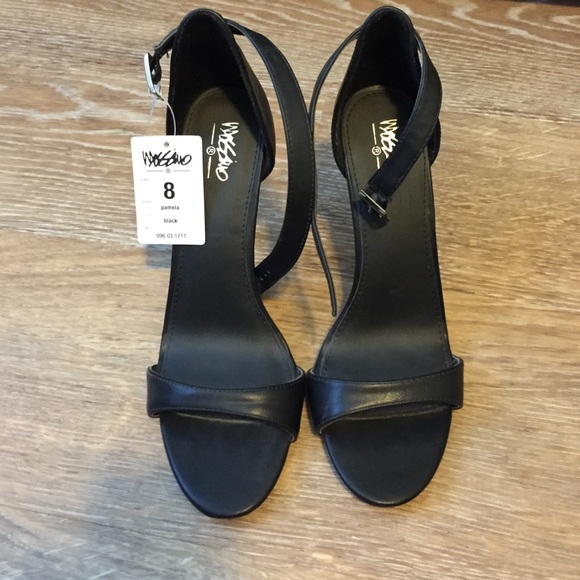 Never worn Mossimo heels
