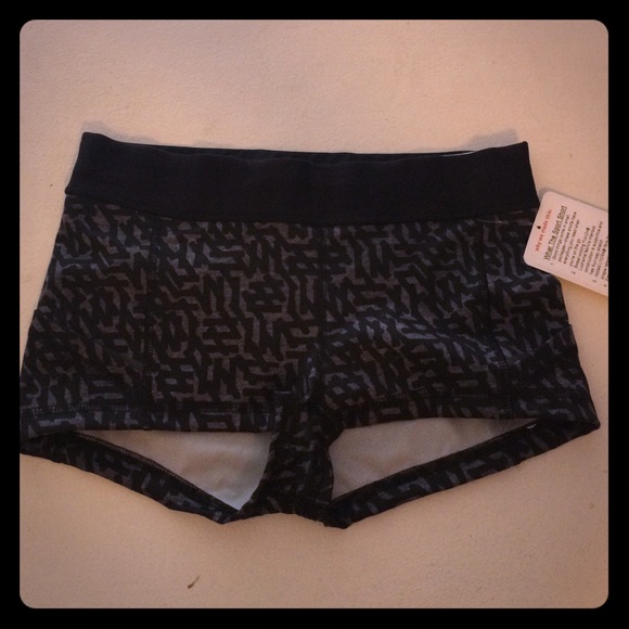 Lululemon size 6 What the Sport Short