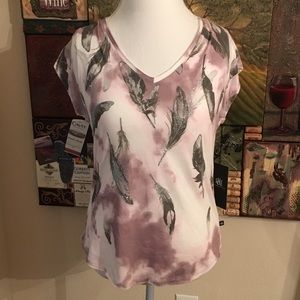 ROCK & REPUBLIC GRAPHIC FEATHER SILVER GLITTERTOP