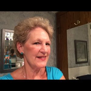 Meet your Posher, Loreta