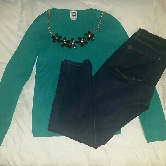 Blue green sweater with v-neck - Picture 1 of 3