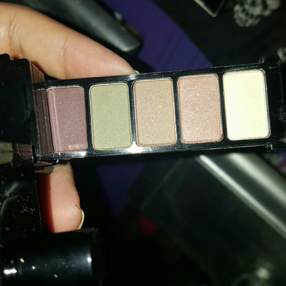 Makeover essentials - Picture 4 of 4