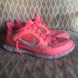 Coral Nike Free Run 3