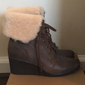 Halloween Special!🎉NWT Ugg W ZEA in Chocolate😍🎉
