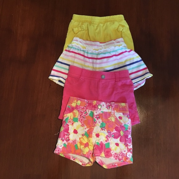 Four pairs of shorts --3t