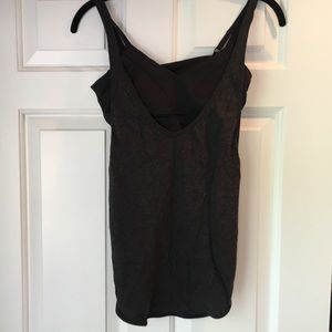Lululemon workout top sz 4 never worn