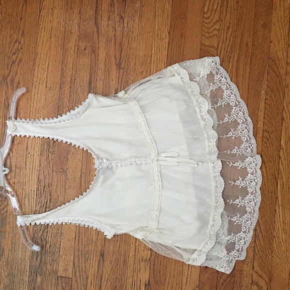 White lace crop