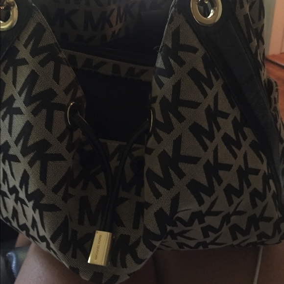 Michael Kors purse (authentic) - Picture 2 of 2
