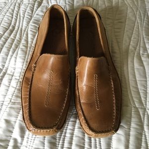 Men's Clarks Loafer, Size 9 M, Tan color.