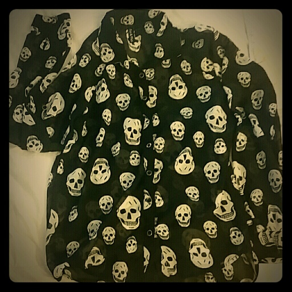Long sleeve skull blouse