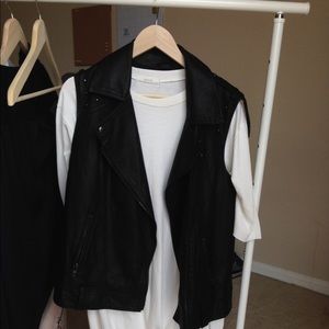 Long side split white T-shirt