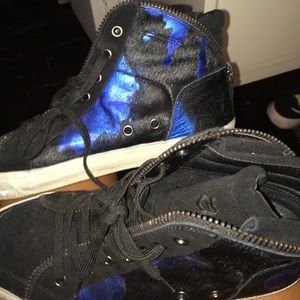 Ash fur sneakers.