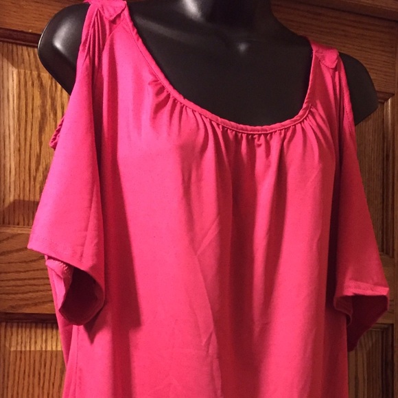NEW (NWOT) Hot Pink open shoulder blouse..22/24 - Picture 3 of 3
