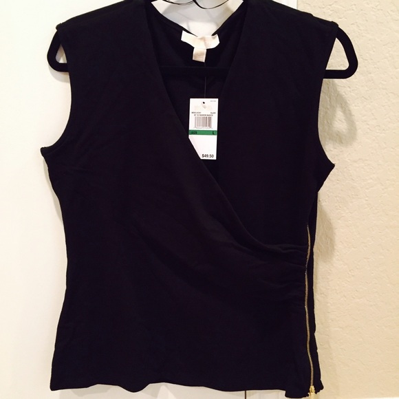 ❌SOLD❌Michael Kors Deep Vneck Top