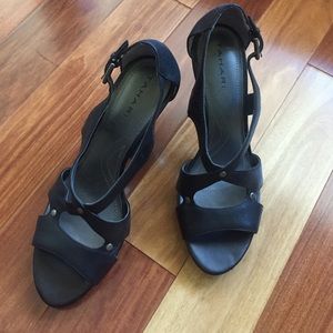 TAHARI black leather sandals, size 7.5