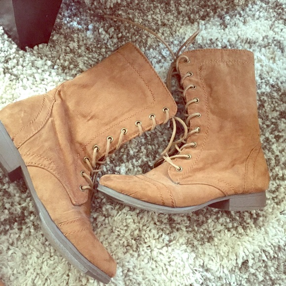 Size 7 f21 boots
