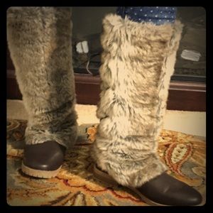 Faux fur bootsi excellent condition size 8,5