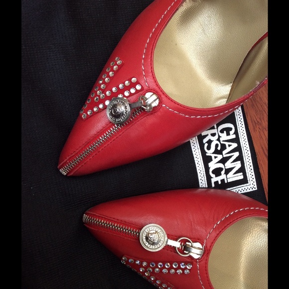 Vintage Red Leather Pumps - Picture 2 of 4