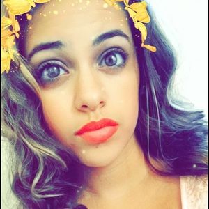 Meet your Posher, Samira