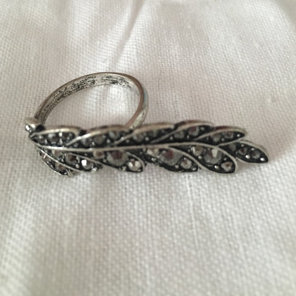 Earring and ring - Picture 3 of 4