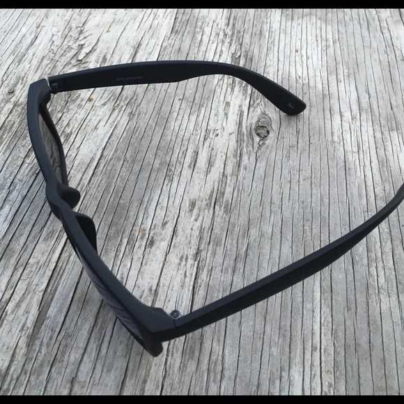 Blue Mirrored Sunglasses - Picture 4 of 4