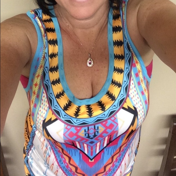 Tribal pattern top. 2X HP - Picture 7 of 8